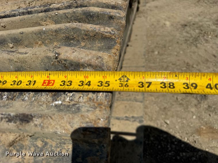 image for item EF2062 2004 John Deere 450C LC excavator