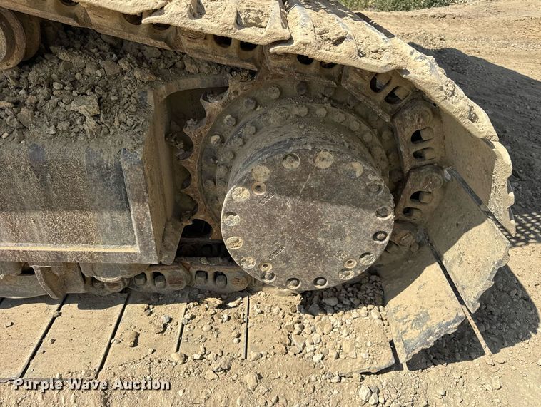 image for item EF2062 2004 John Deere 450C LC excavator