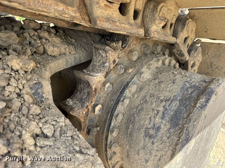 image for item EF2062 2004 John Deere 450C LC excavator