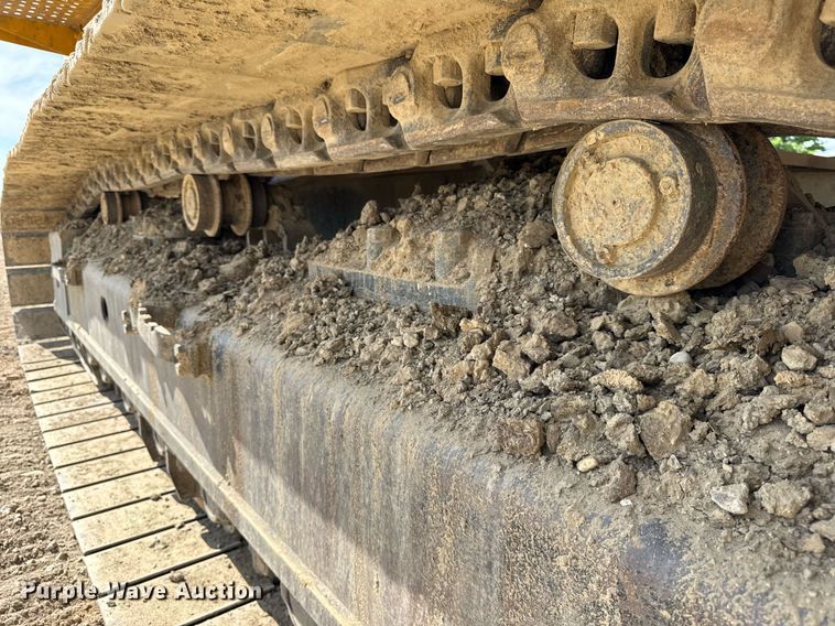 image for item EF2062 2004 John Deere 450C LC excavator