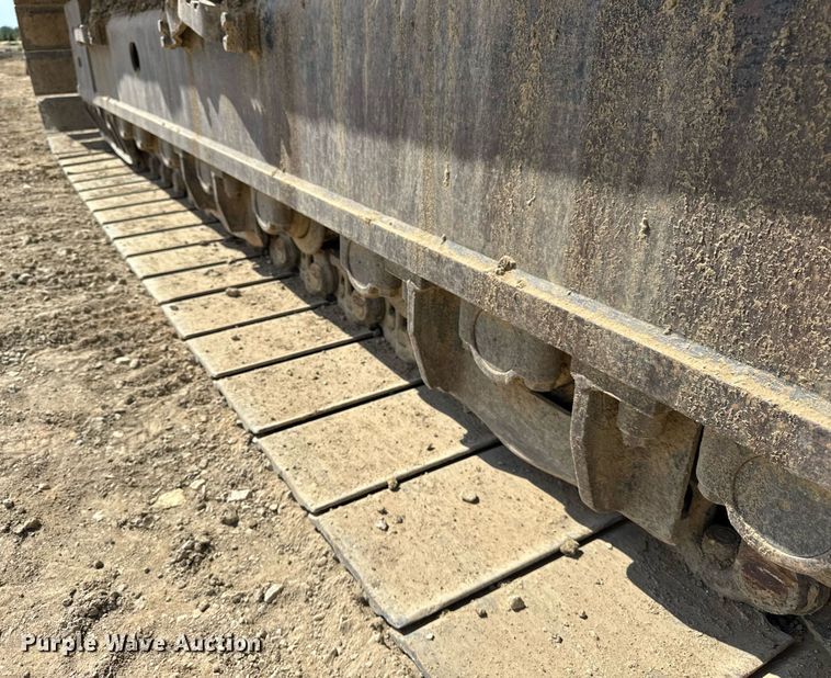 image for item EF2062 2004 John Deere 450C LC excavator