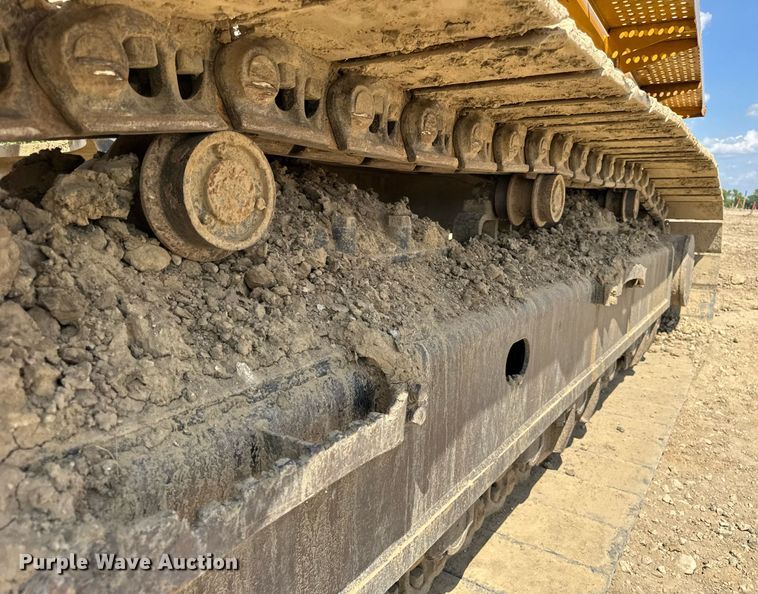 image for item EF2062 2004 John Deere 450C LC excavator