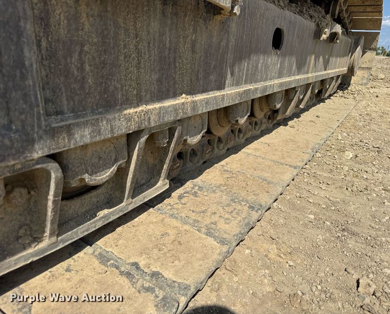 image for item EF2062 2004 John Deere 450C LC excavator