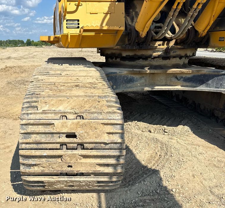 image for item EF2062 2004 John Deere 450C LC excavator