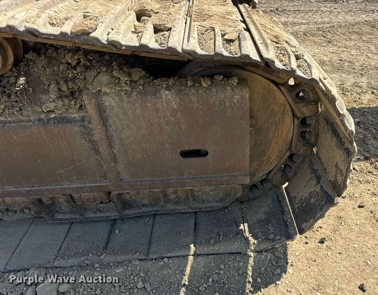 image for item EF2062 2004 John Deere 450C LC excavator