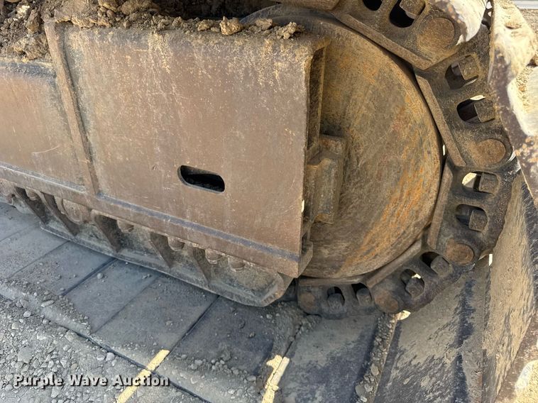 image for item EF2062 2004 John Deere 450C LC excavator