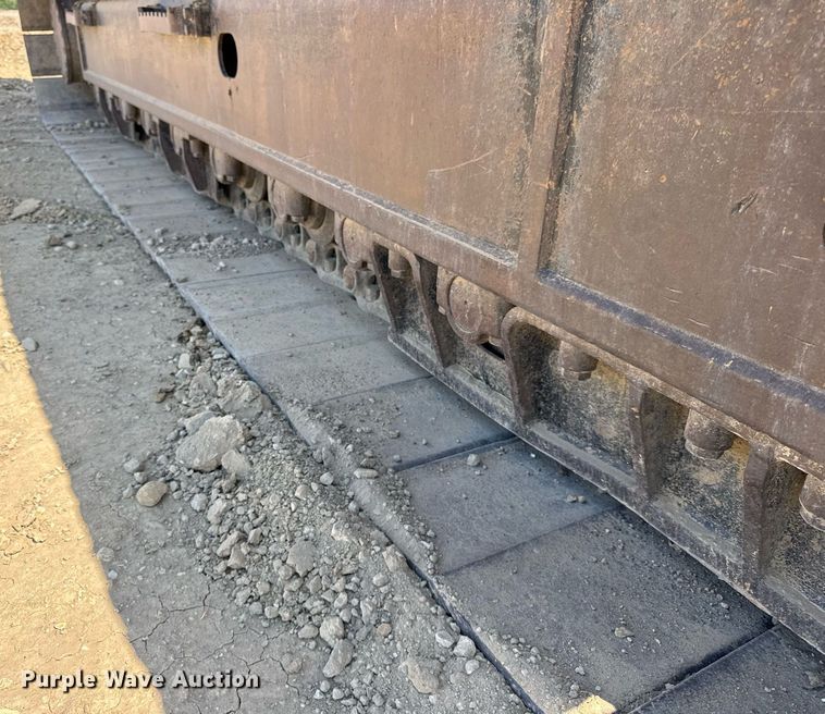 image for item EF2062 2004 John Deere 450C LC excavator