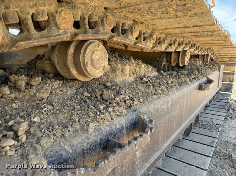 image for item EF2062 2004 John Deere 450C LC excavator