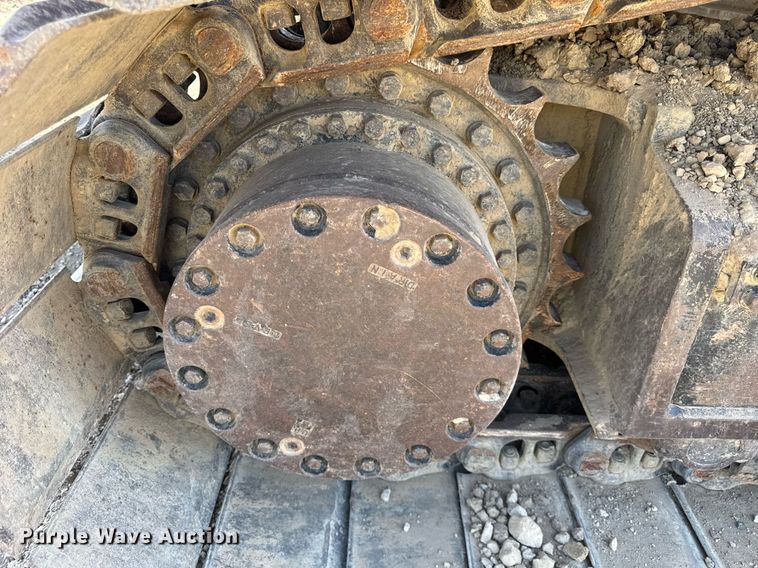 image for item EF2062 2004 John Deere 450C LC excavator