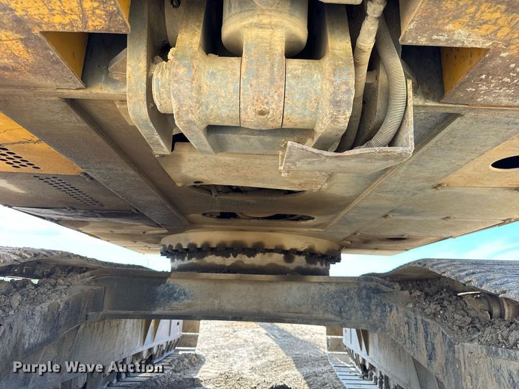 image for item EF2062 2004 John Deere 450C LC excavator