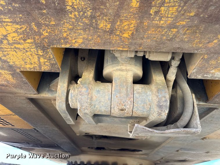 image for item EF2062 2004 John Deere 450C LC excavator