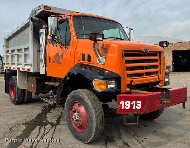 image for item EF2063 1998 Ford L8501 dump truck