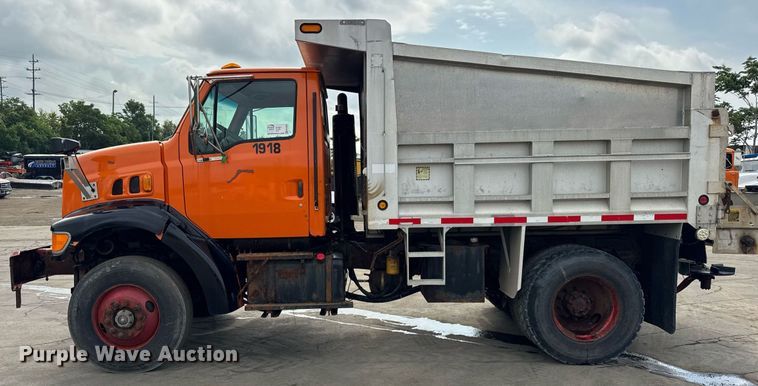 image for item EF2063 1998 Ford L8501 dump truck