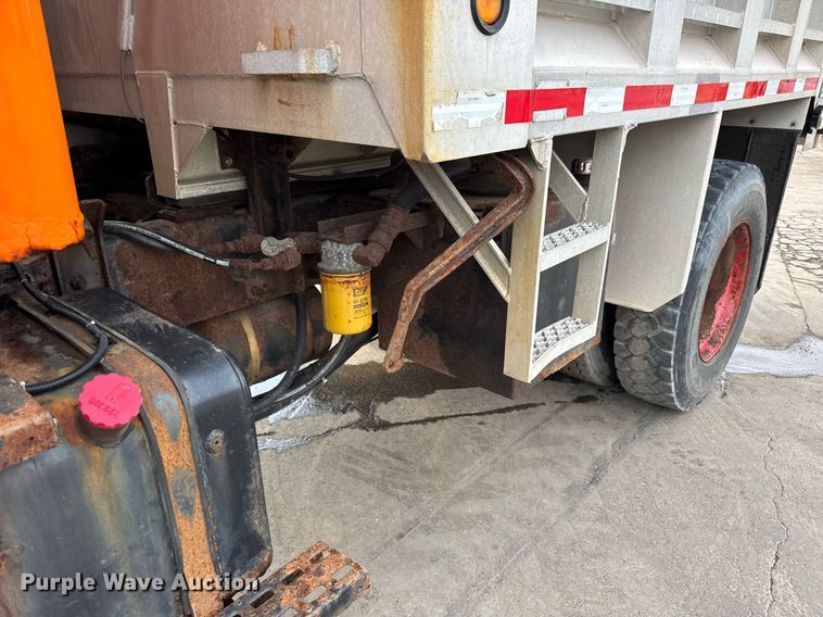 image for item EF2063 1998 Ford L8501 dump truck