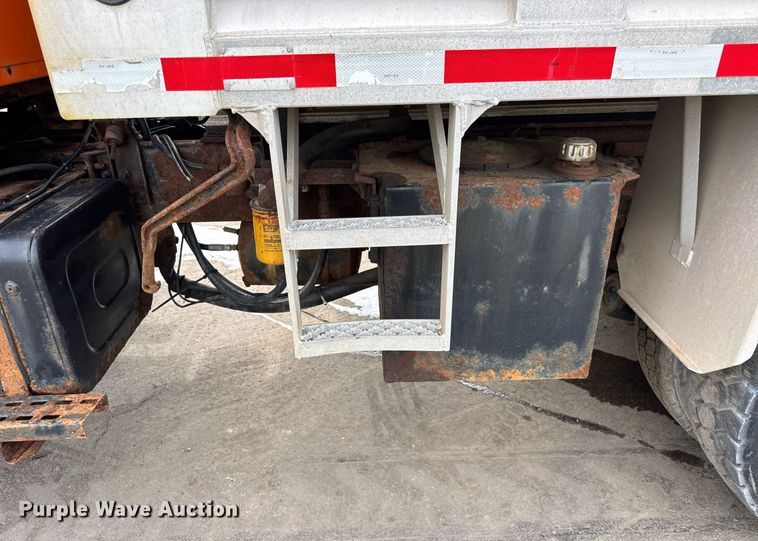 image for item EF2063 1998 Ford L8501 dump truck