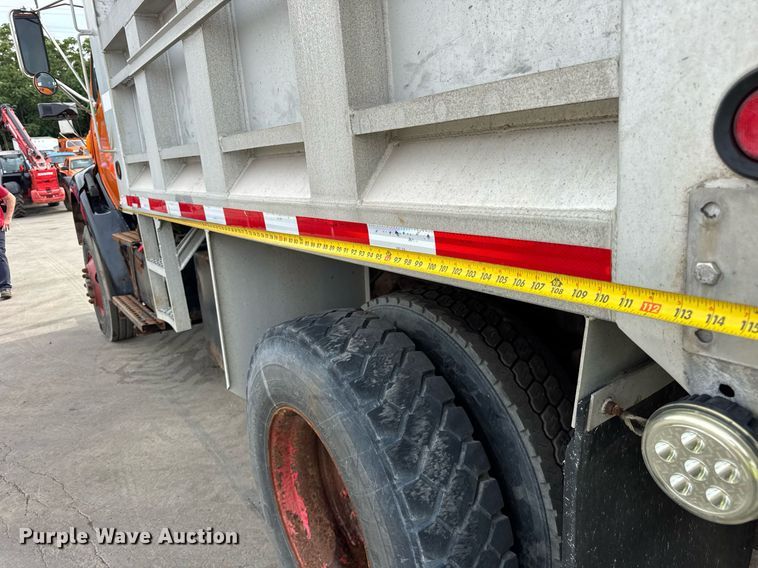 image for item EF2063 1998 Ford L8501 dump truck