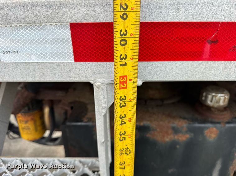 image for item EF2063 1998 Ford L8501 dump truck