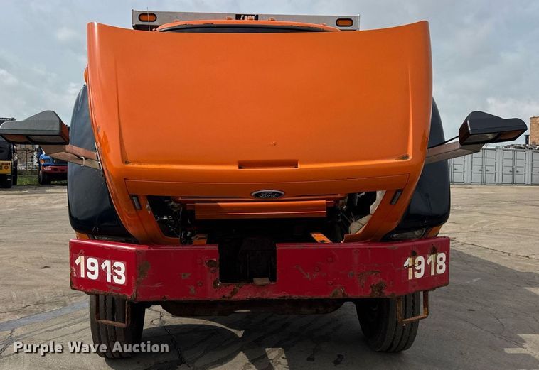 image for item EF2063 1998 Ford L8501 dump truck