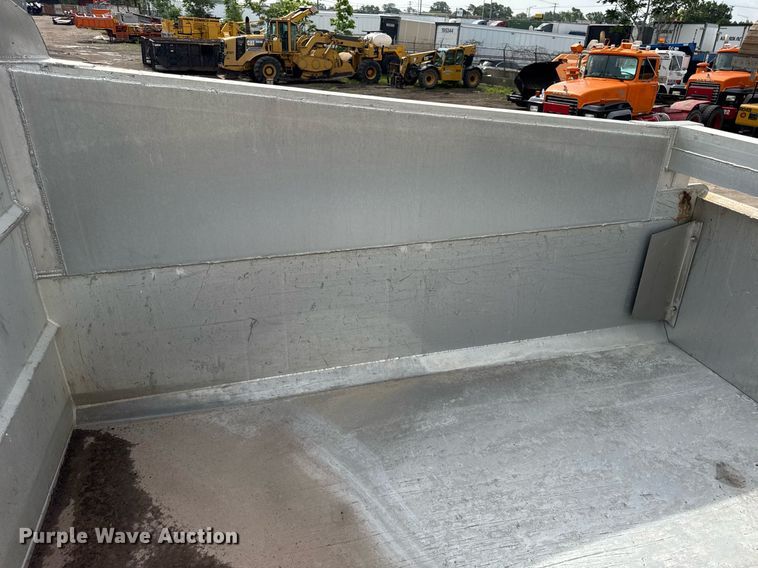 image for item EF2063 1998 Ford L8501 dump truck