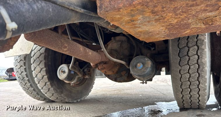 image for item EF2063 1998 Ford L8501 dump truck