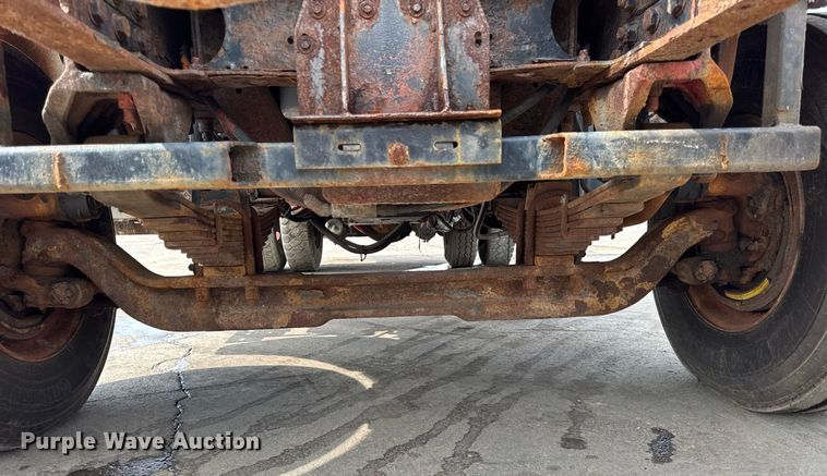 image for item EF2063 1998 Ford L8501 dump truck