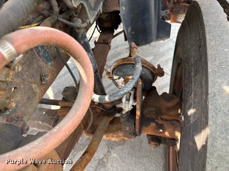 image for item EF2063 1998 Ford L8501 dump truck