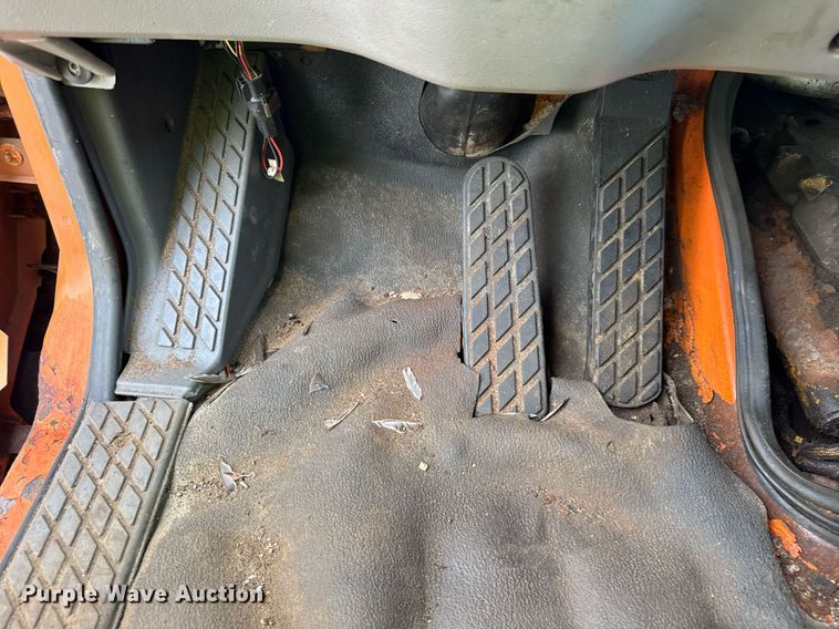 image for item EF2063 1998 Ford L8501 dump truck