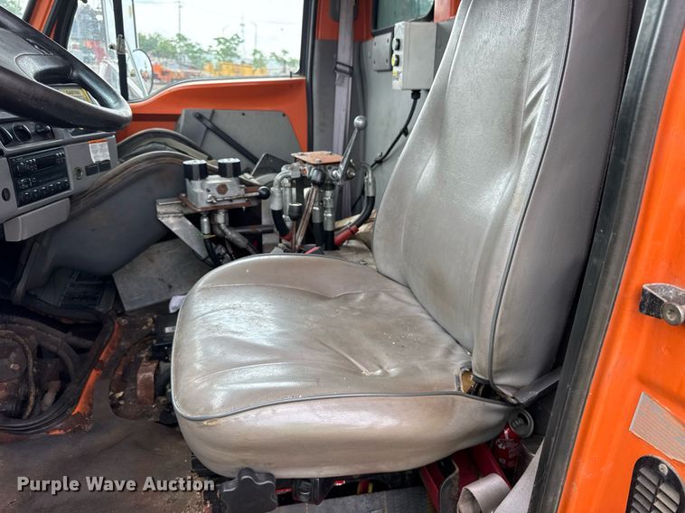 image for item EF2063 1998 Ford L8501 dump truck