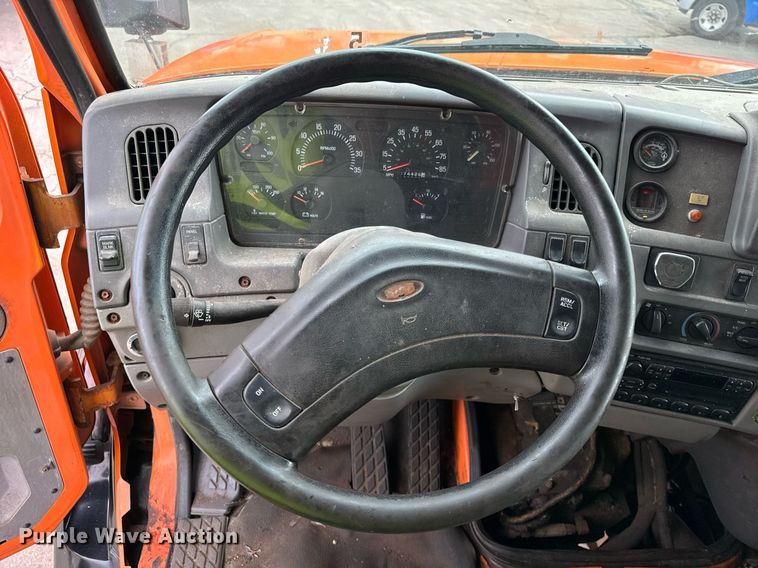 image for item EF2063 1998 Ford L8501 dump truck