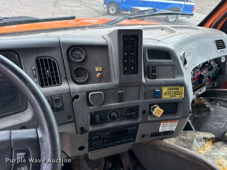 image for item EF2063 1998 Ford L8501 dump truck