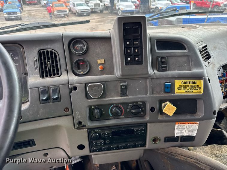 image for item EF2063 1998 Ford L8501 dump truck