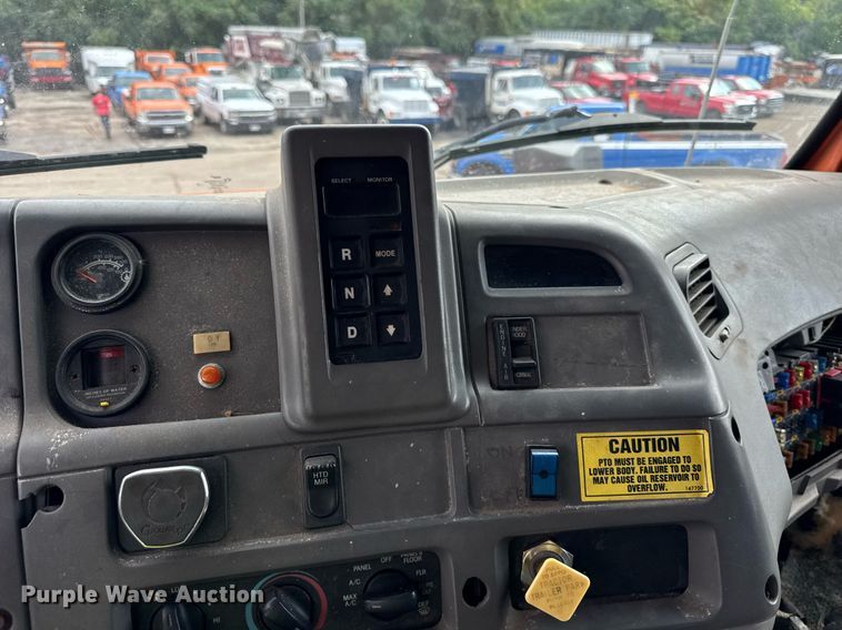 image for item EF2063 1998 Ford L8501 dump truck