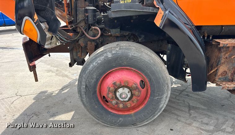 image for item EF2063 1998 Ford L8501 dump truck