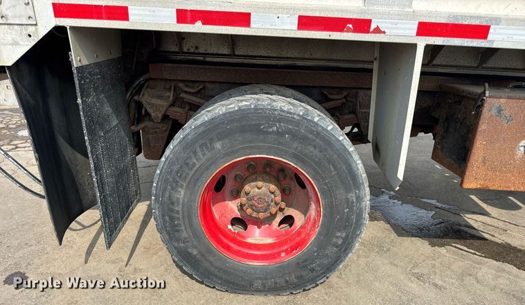 image for item EF2063 1998 Ford L8501 dump truck