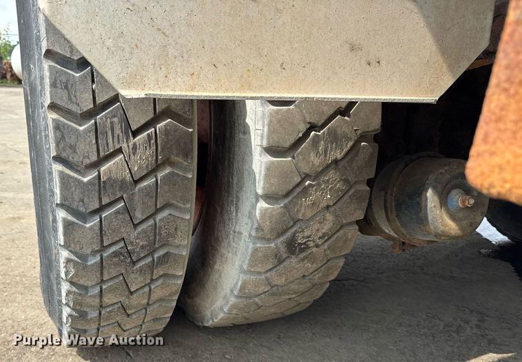 image for item EF2063 1998 Ford L8501 dump truck