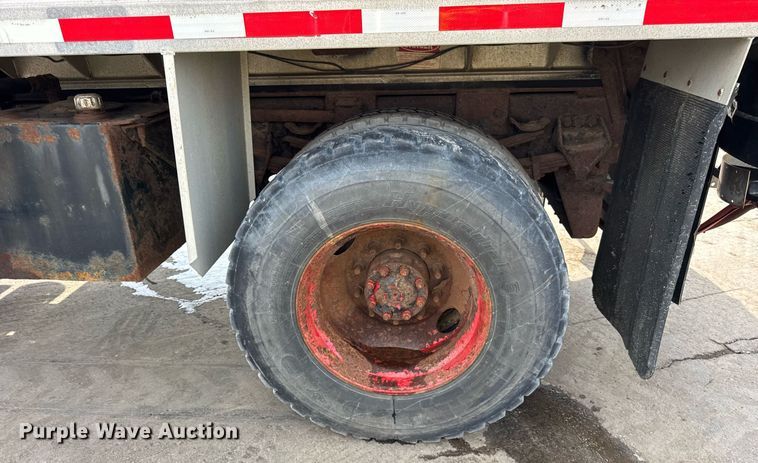 image for item EF2063 1998 Ford L8501 dump truck