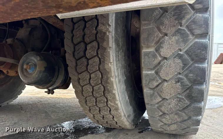 image for item EF2063 1998 Ford L8501 dump truck