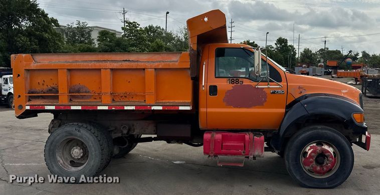 image for item EF2066 2001 Ford F750 Super Duty dump truck