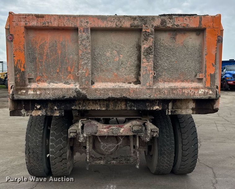 image for item EF2066 2001 Ford F750 Super Duty dump truck