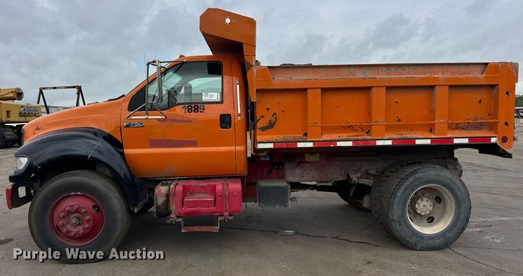 image for item EF2066 2001 Ford F750 Super Duty dump truck