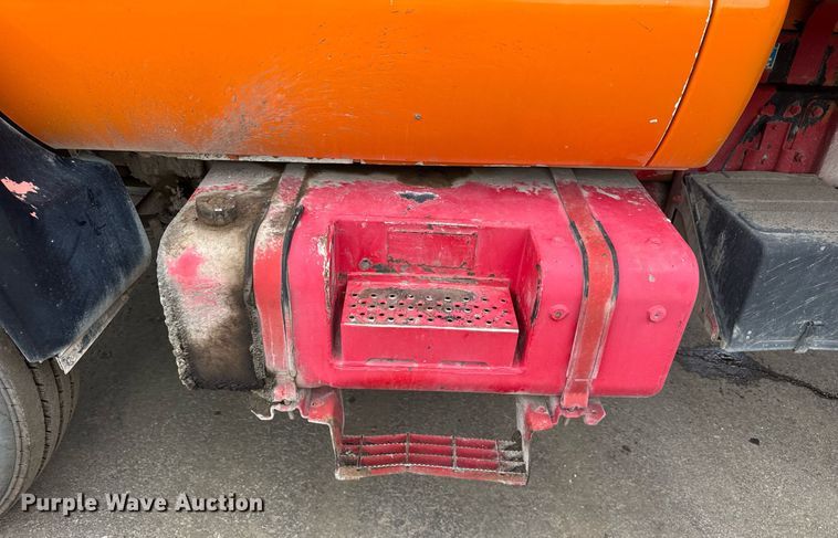 image for item EF2066 2001 Ford F750 Super Duty dump truck