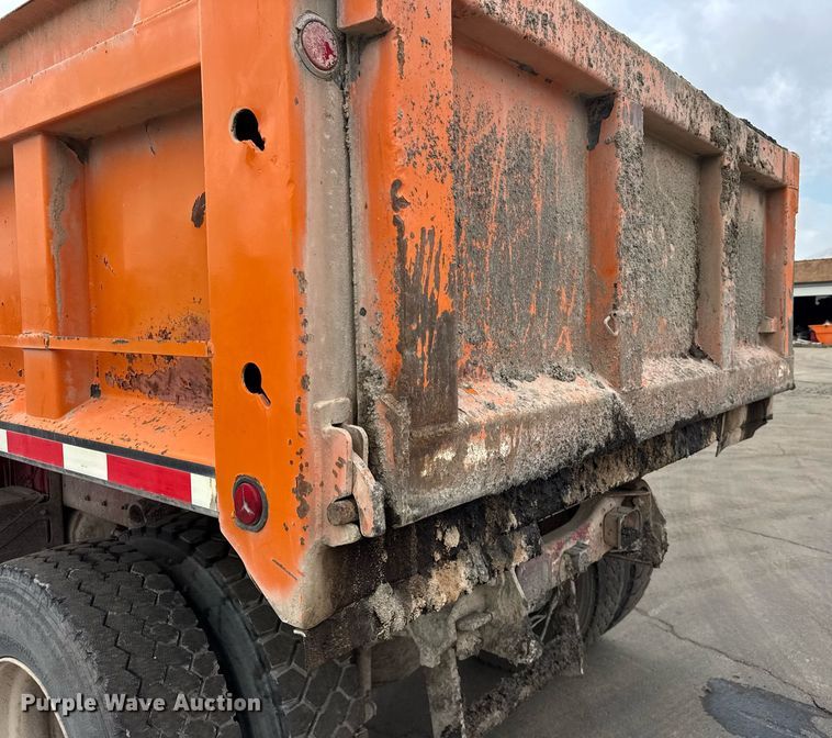 image for item EF2066 2001 Ford F750 Super Duty dump truck