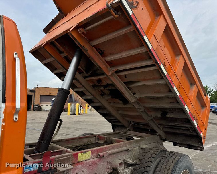 image for item EF2066 2001 Ford F750 Super Duty dump truck