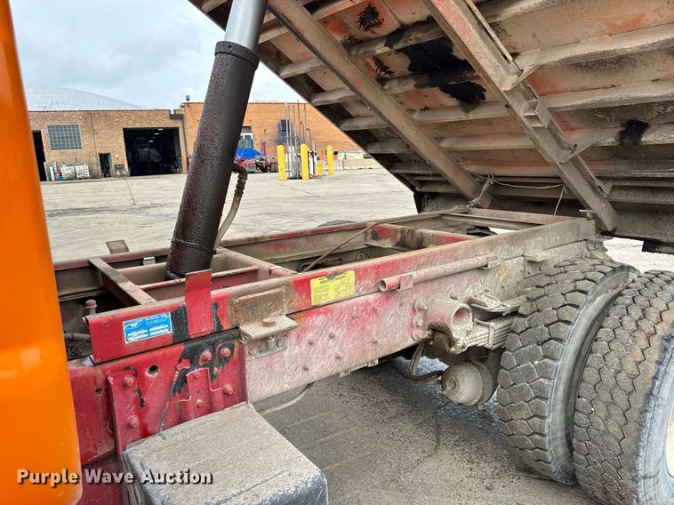 image for item EF2066 2001 Ford F750 Super Duty dump truck