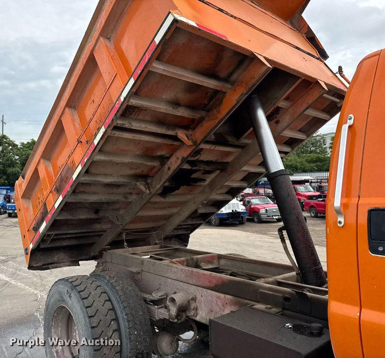 image for item EF2066 2001 Ford F750 Super Duty dump truck