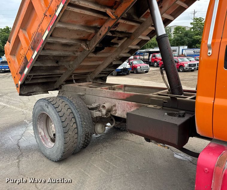 image for item EF2066 2001 Ford F750 Super Duty dump truck