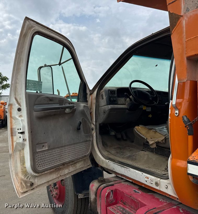 image for item EF2066 2001 Ford F750 Super Duty dump truck