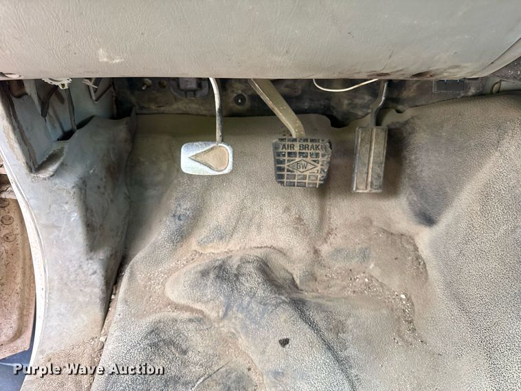 image for item EF2066 2001 Ford F750 Super Duty dump truck