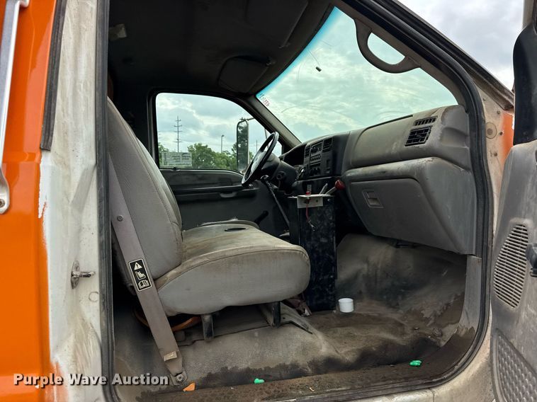 image for item EF2066 2001 Ford F750 Super Duty dump truck