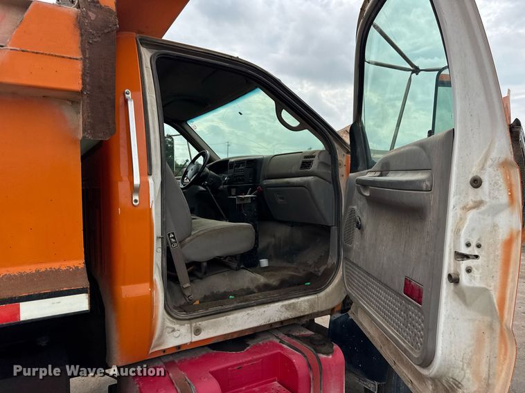 image for item EF2066 2001 Ford F750 Super Duty dump truck